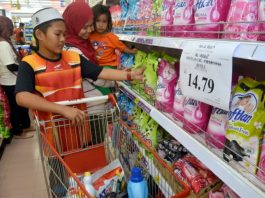 Muslims shopping at supermarket