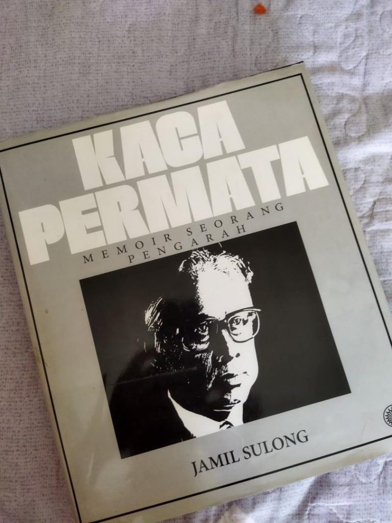 Jamil Sulong’s Memoir, Kaca Permata, Reveals in Detail the Move of the Malay Film Industry from Singapore to Kl and the Difficulties Faced by the Filmmakers with Regards to Lack of Equipment and Budget.